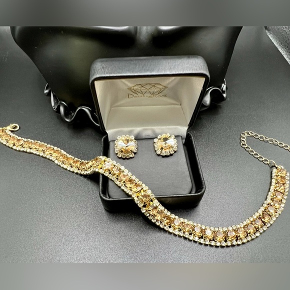 NIB Champagne Crystal Stud Earrings and Choker/Necklace Set - Picture 1 of 16